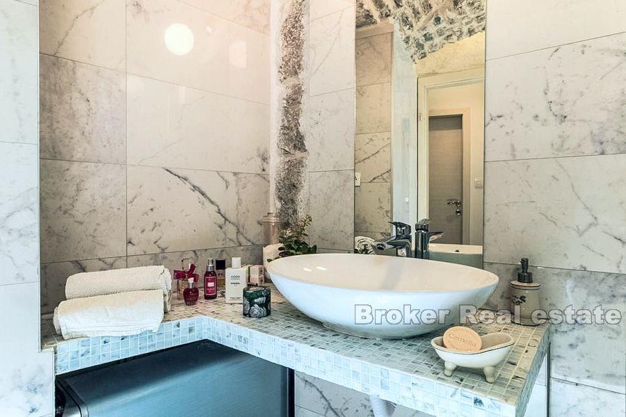 Luksusowy apartament w doskonałej lokalizacji w pobliżu pałacu w Dioklecjanie.
