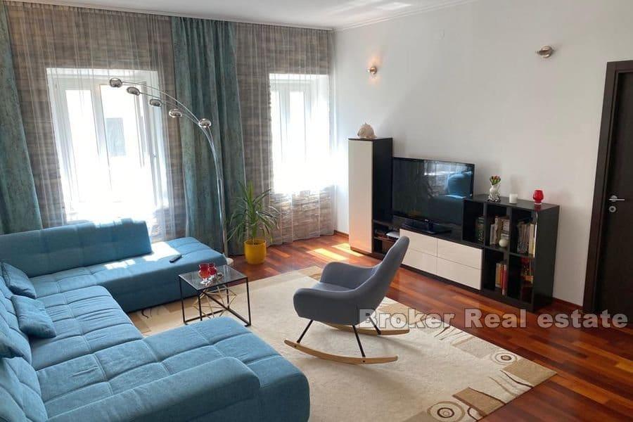 Bačvice, confortable appartement de trois pièces