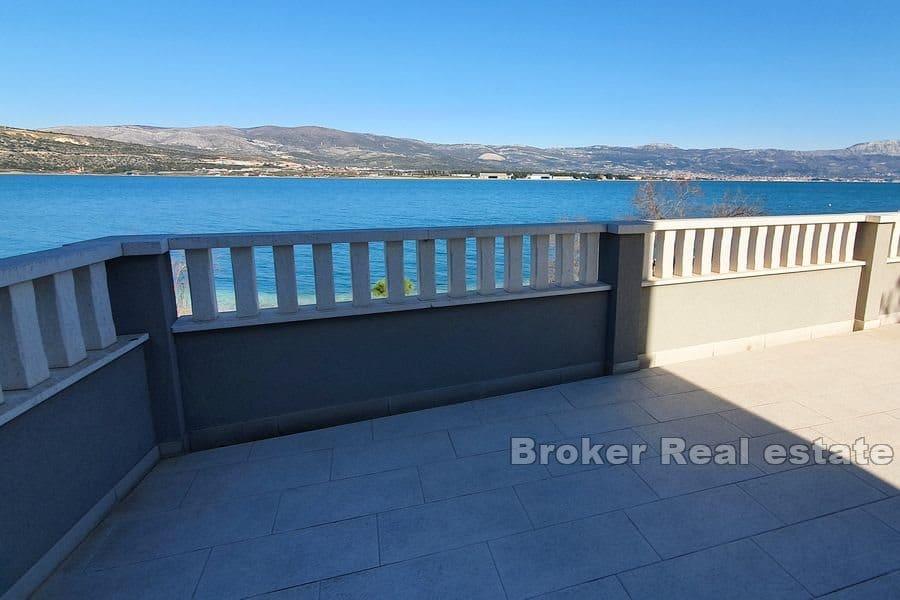Kuća s tri apartmana uz plažu i more