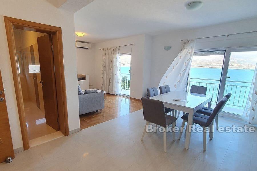 Kuća s tri apartmana uz plažu i more