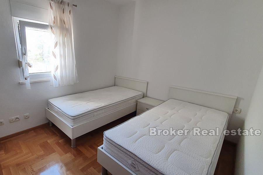 Дом с апартаментами рядом с пляжем и морем