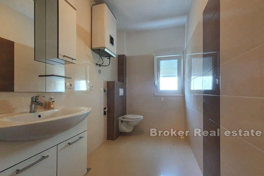 Дом с апартаментами рядом с пляжем и морем