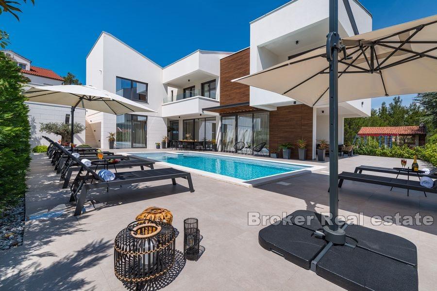 First-class residence near sea and beach