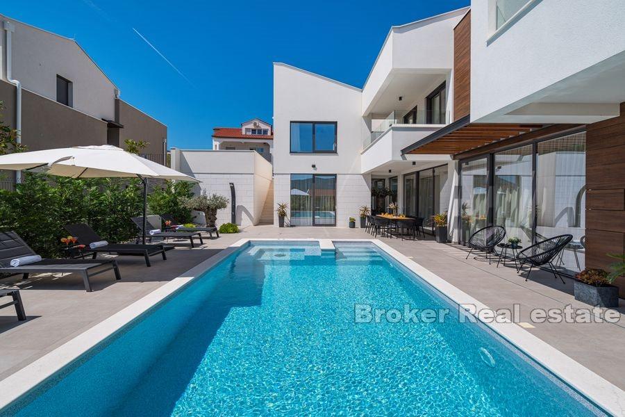First-class residence near sea and beach