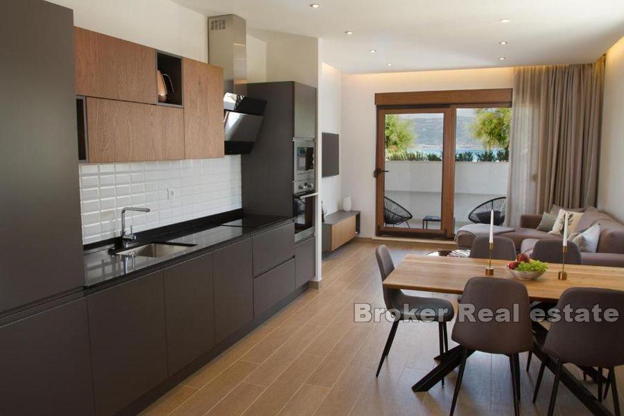 Haus mit Pool in erster Reihe zum Meer