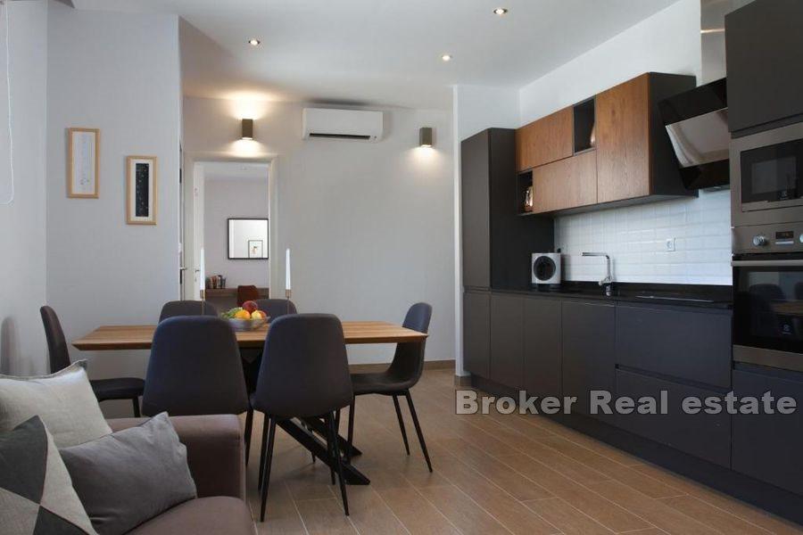 Haus mit Pool in erster Reihe zum Meer