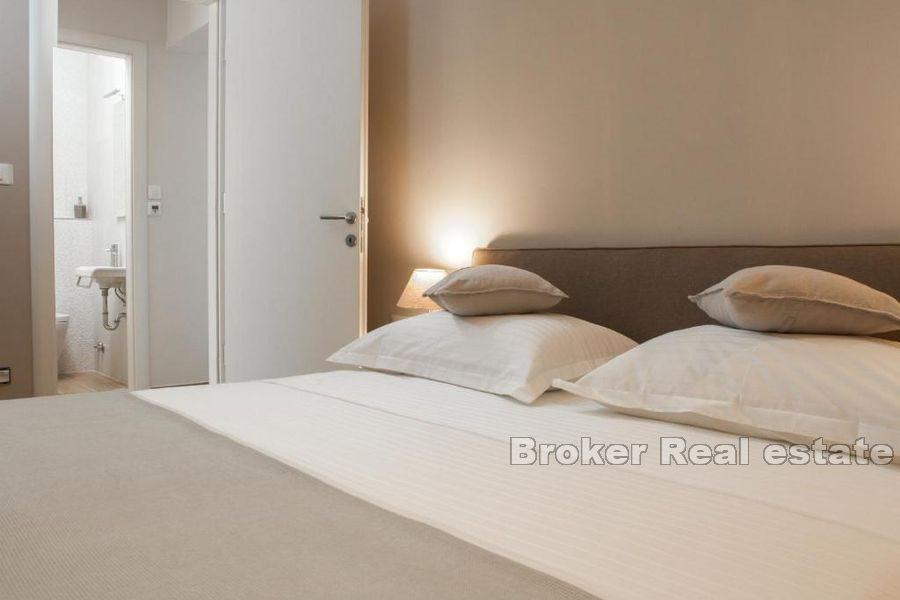 House with pool in the first row to the sea