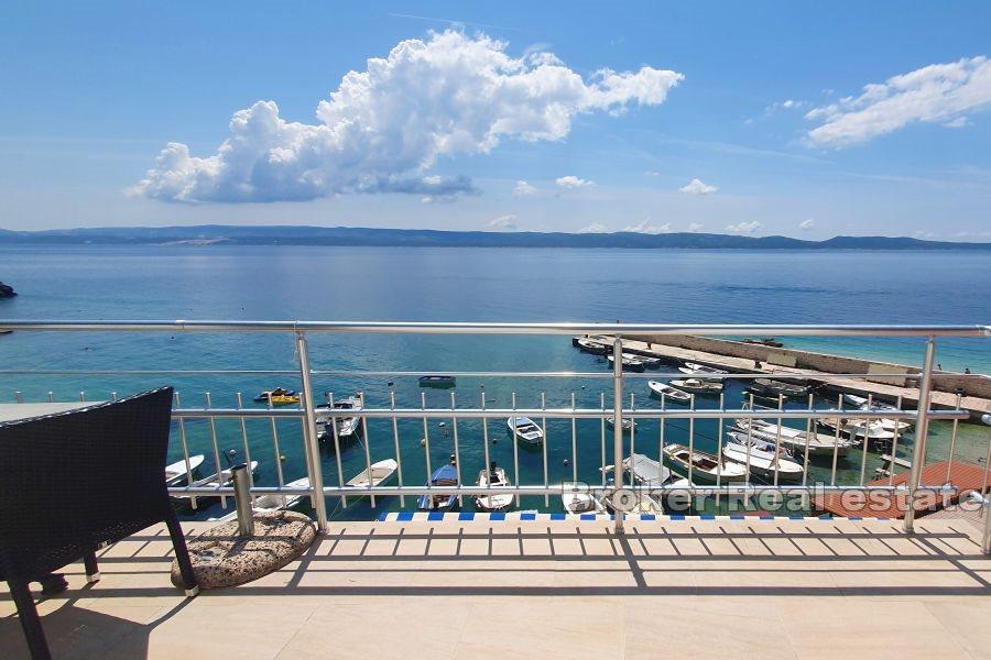 Apartment house with restaurant in the first row to the sea