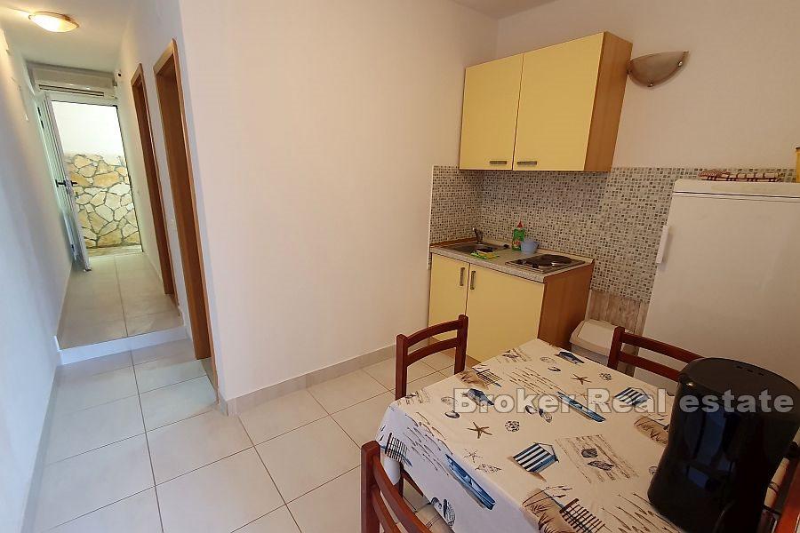 Apartmánový dům s restaurací v první řadě k moři