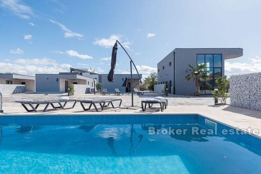 Atraktivní resort s 9 vilami s bazénem