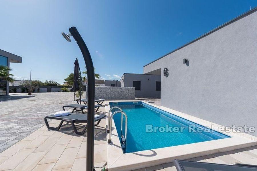 Atraktivní resort s 9 vilami s bazénem