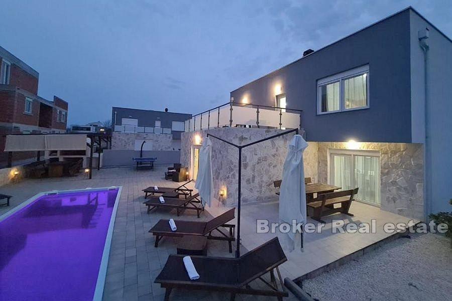 Detached vacation house with pool