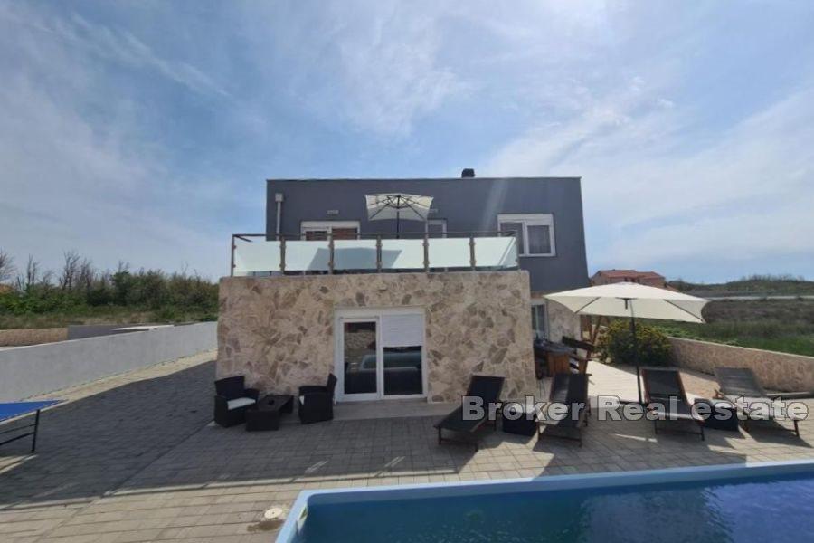 Detached vacation house with pool