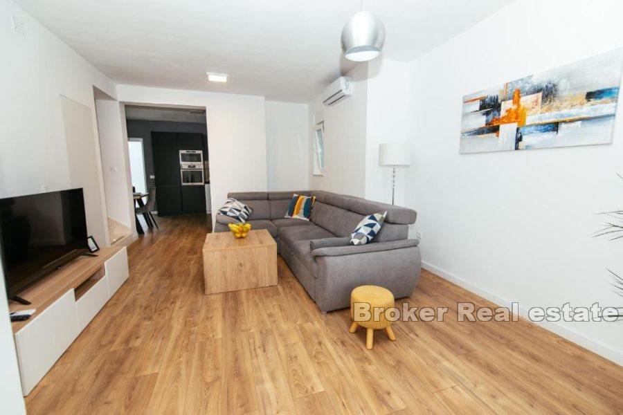 Дом с бассейном и видом на море