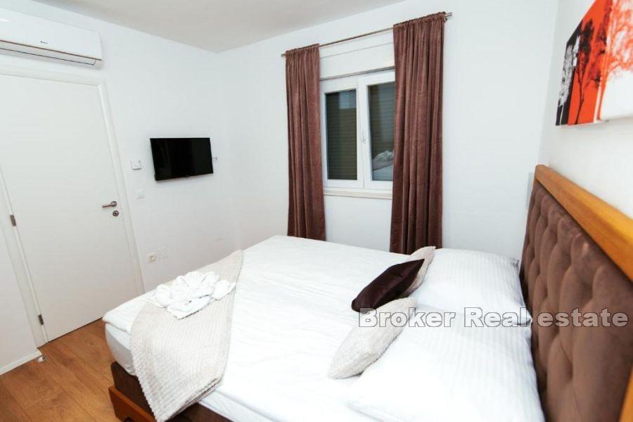 Dům s bazénem a výhledem na moře