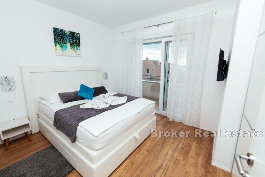 Dům s bazénem a výhledem na moře