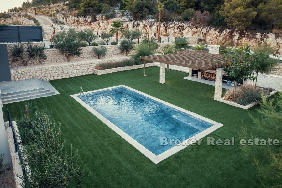 Appartement exclusif de quatre chambres avec piscine