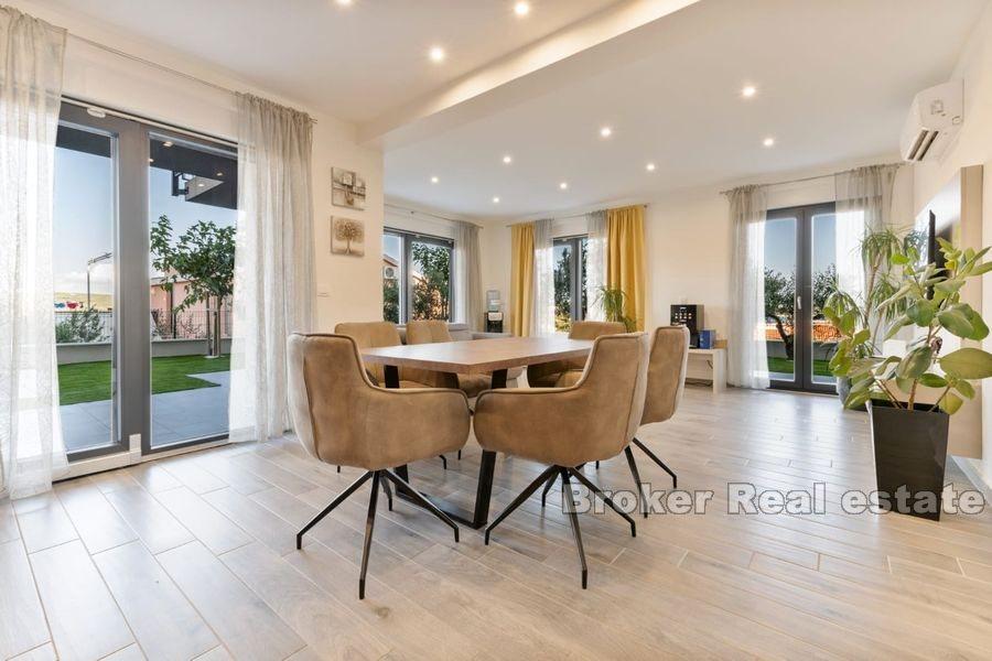 Apartment mit drei Schlafzimmern und privatem Pool