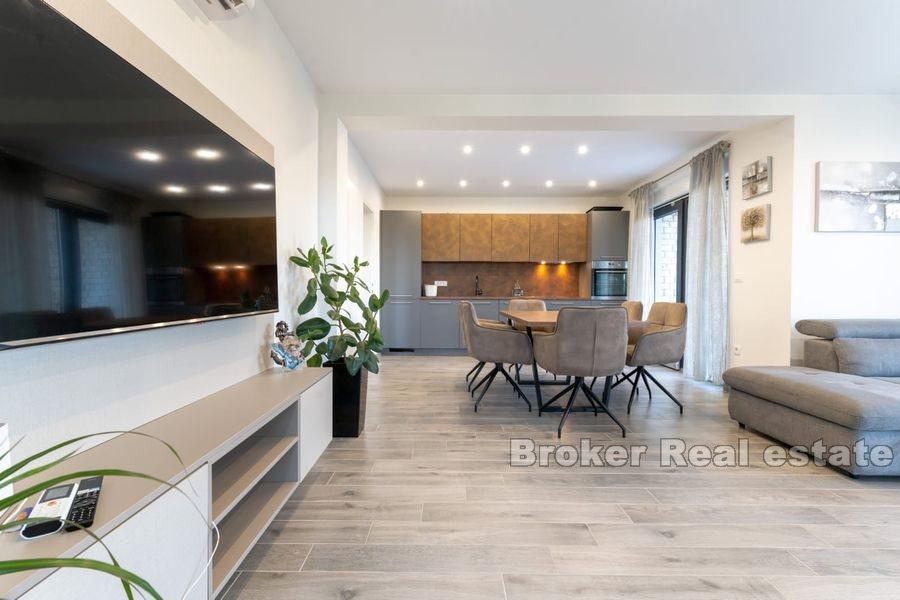 Apartment mit drei Schlafzimmern und privatem Pool