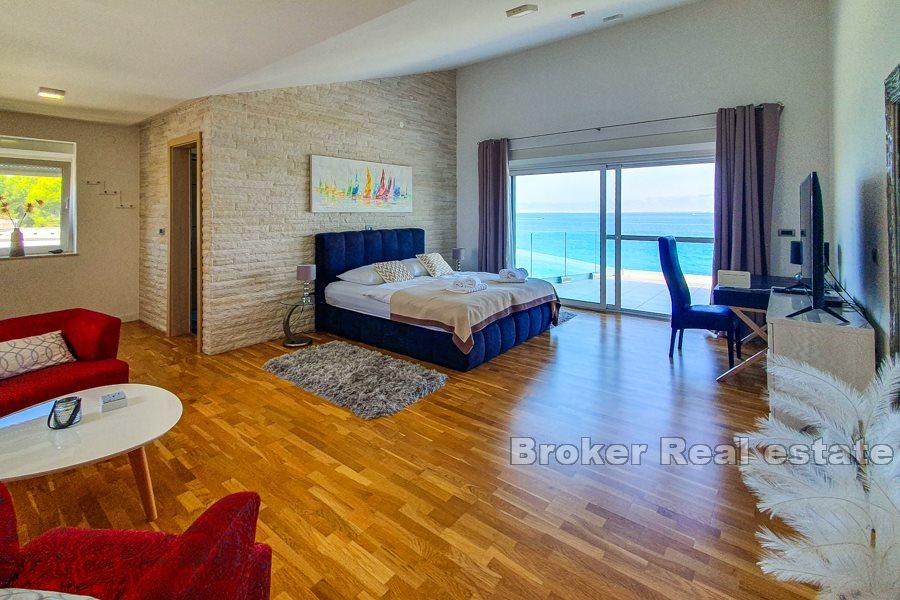 Przestronna willa w pierwszym rzędzie do morza