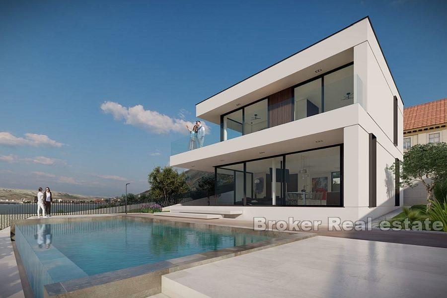 Impressive villa in an excellent location by the sea