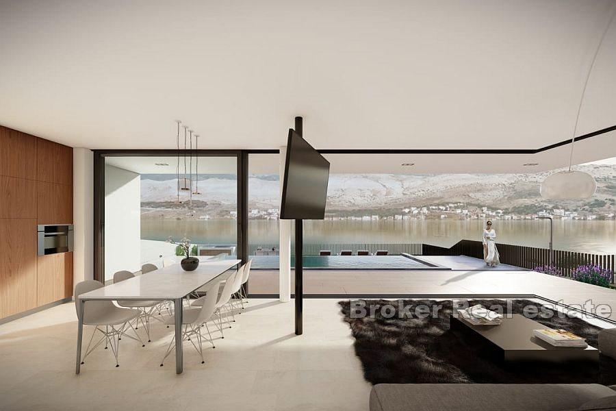 Impressive villa in an excellent location by the sea