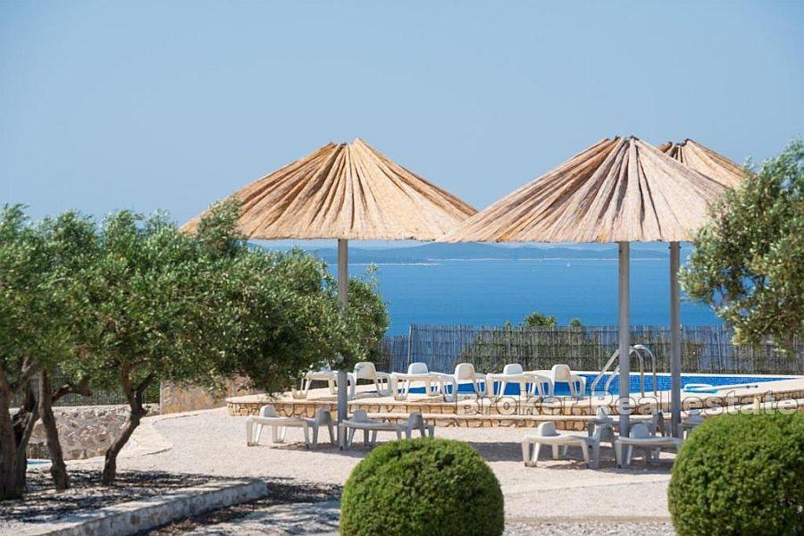 Propriété unique au calme avec une vue panoramique sur la mer
