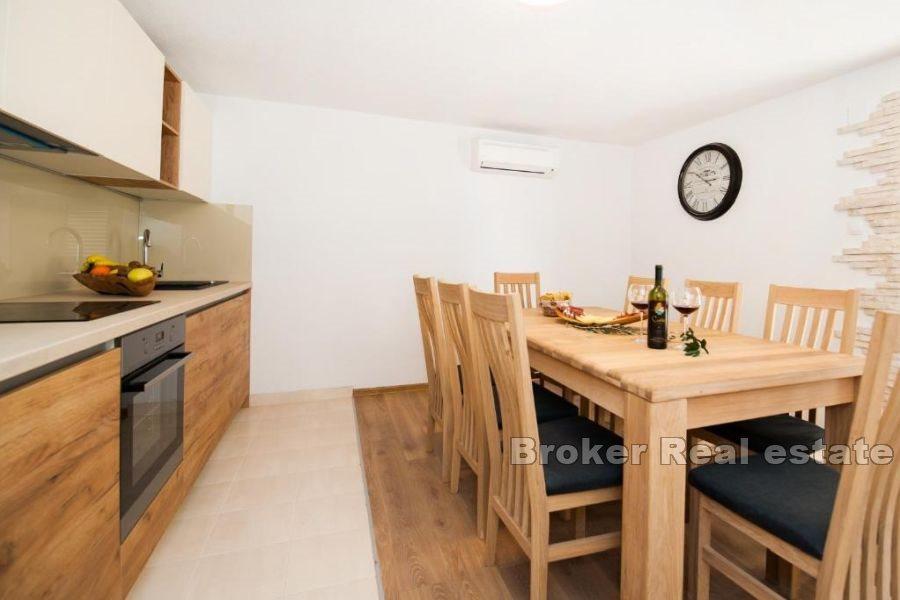 Wyjątkowa nieruchomość w spokojnej okolicy z panoramicznym widokiem na morze