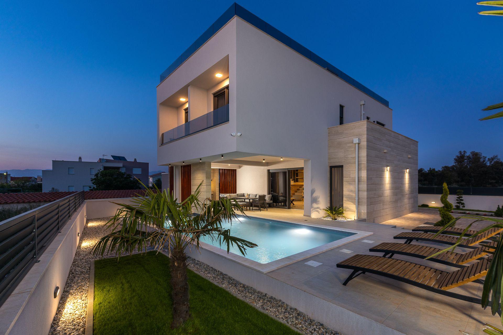 Villa di nuova costruzione con piscina poco distante dal mare