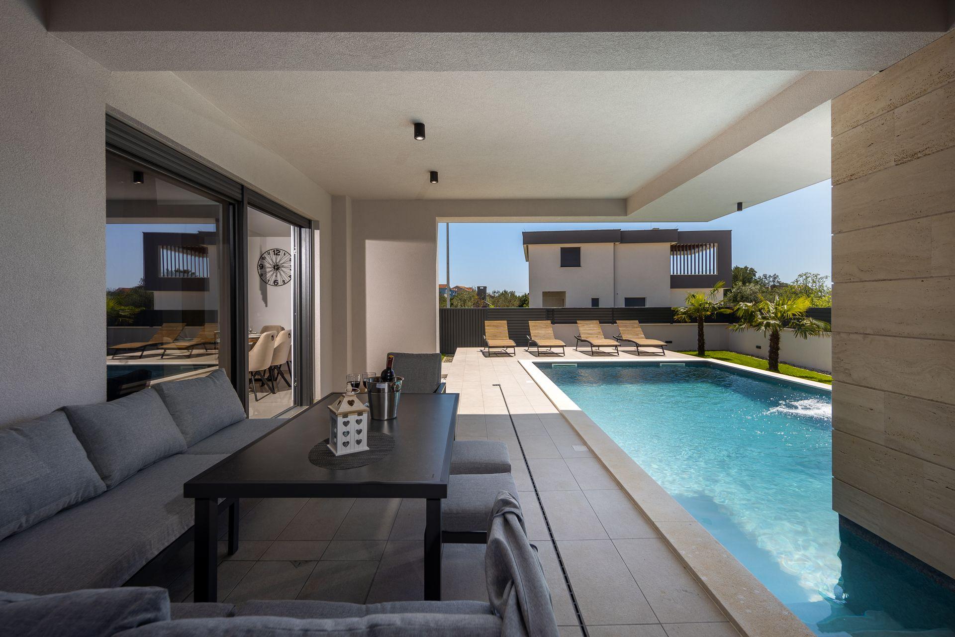 Villa nouvellement construite avec piscine non loin de la mer