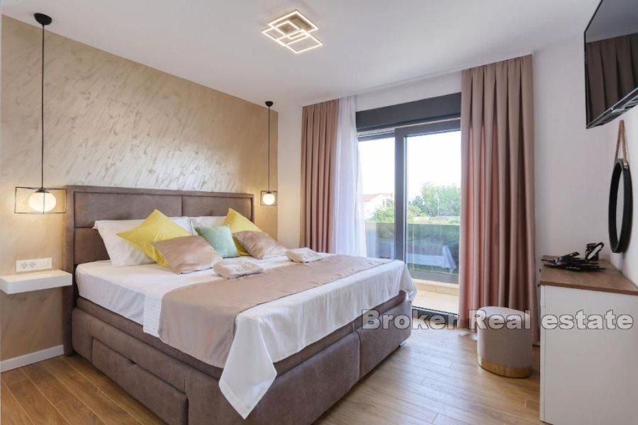 Neu gebaute moderne Villa mit Swimmingpool