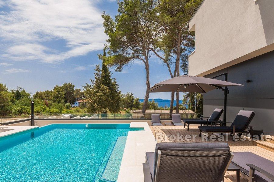Villa di lusso con piscina e vista mare