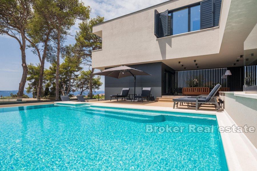 Luxury villa with pool and sea view
