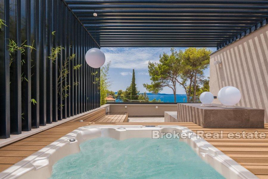 Luxusvilla mit Pool und Meerblick