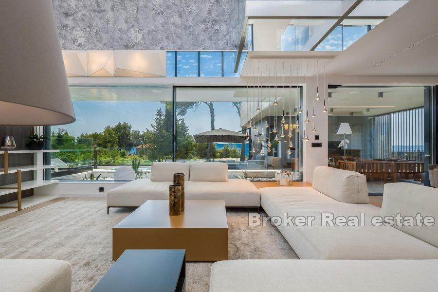 Luxusvilla mit Pool und Meerblick