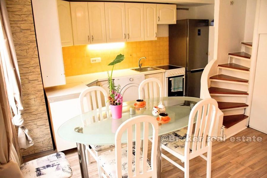 Renoviertes Haus auf drei Etagen, zum Verkauf