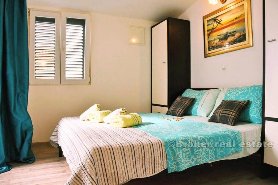 Zrekonstruovaný dům na třech podlažích, k prodeji