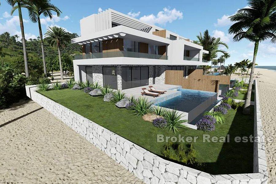Haus mit Pool in zweiter Reihe zum Meer