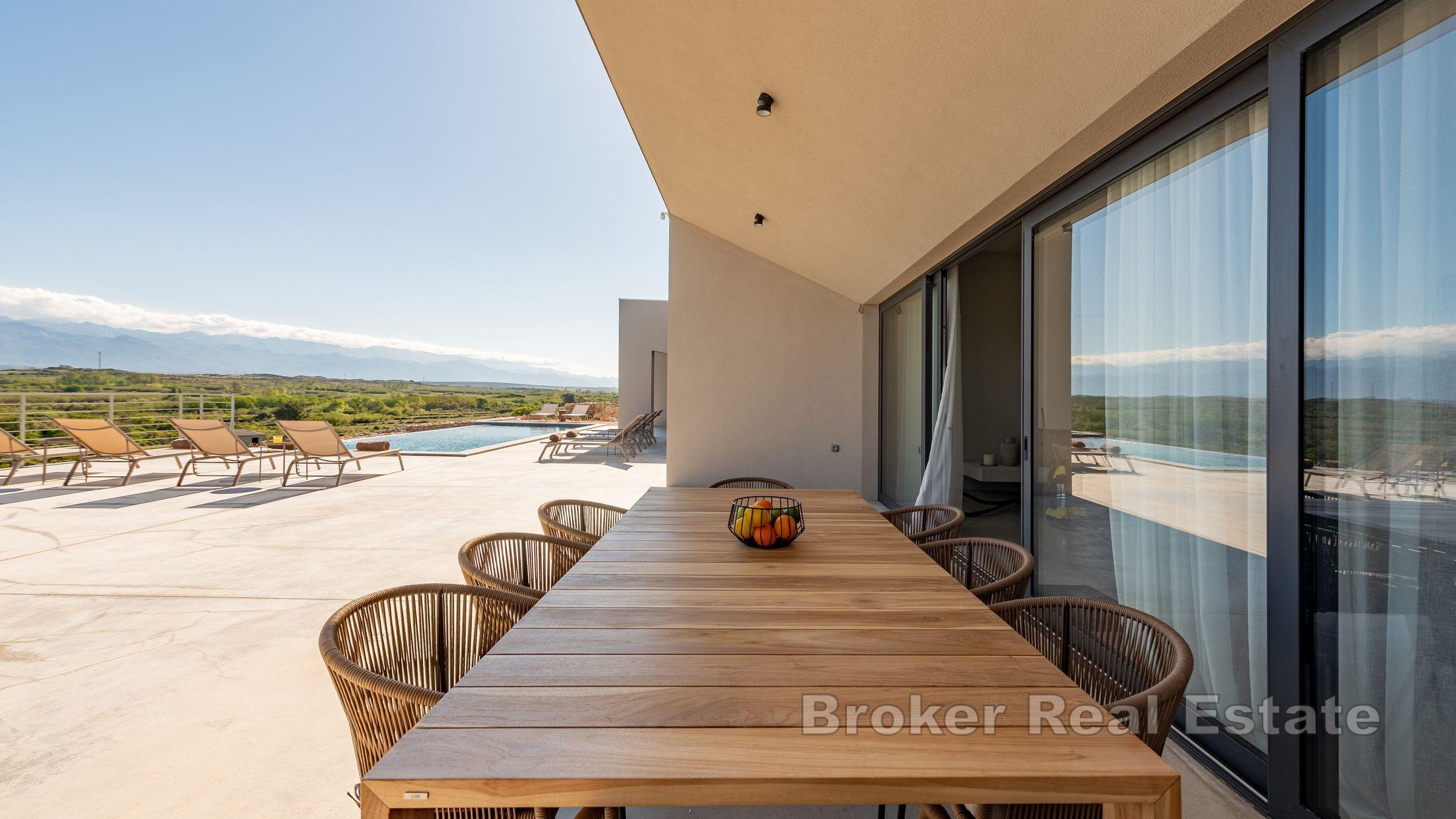 Villa mit Pool und Meerblick in einer ruhigen Gegend