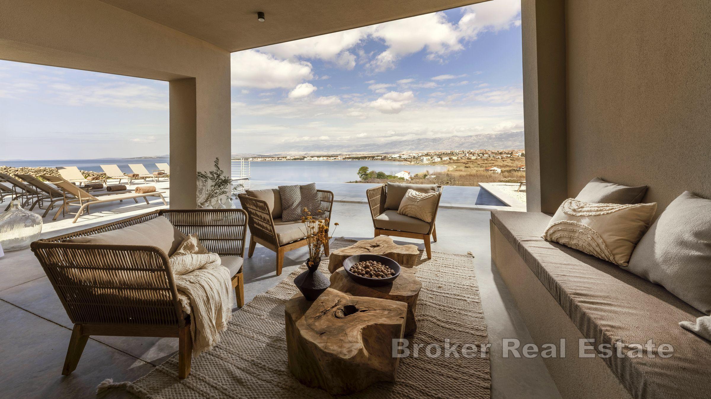 Villa mit Pool und Meerblick in einer ruhigen Gegend