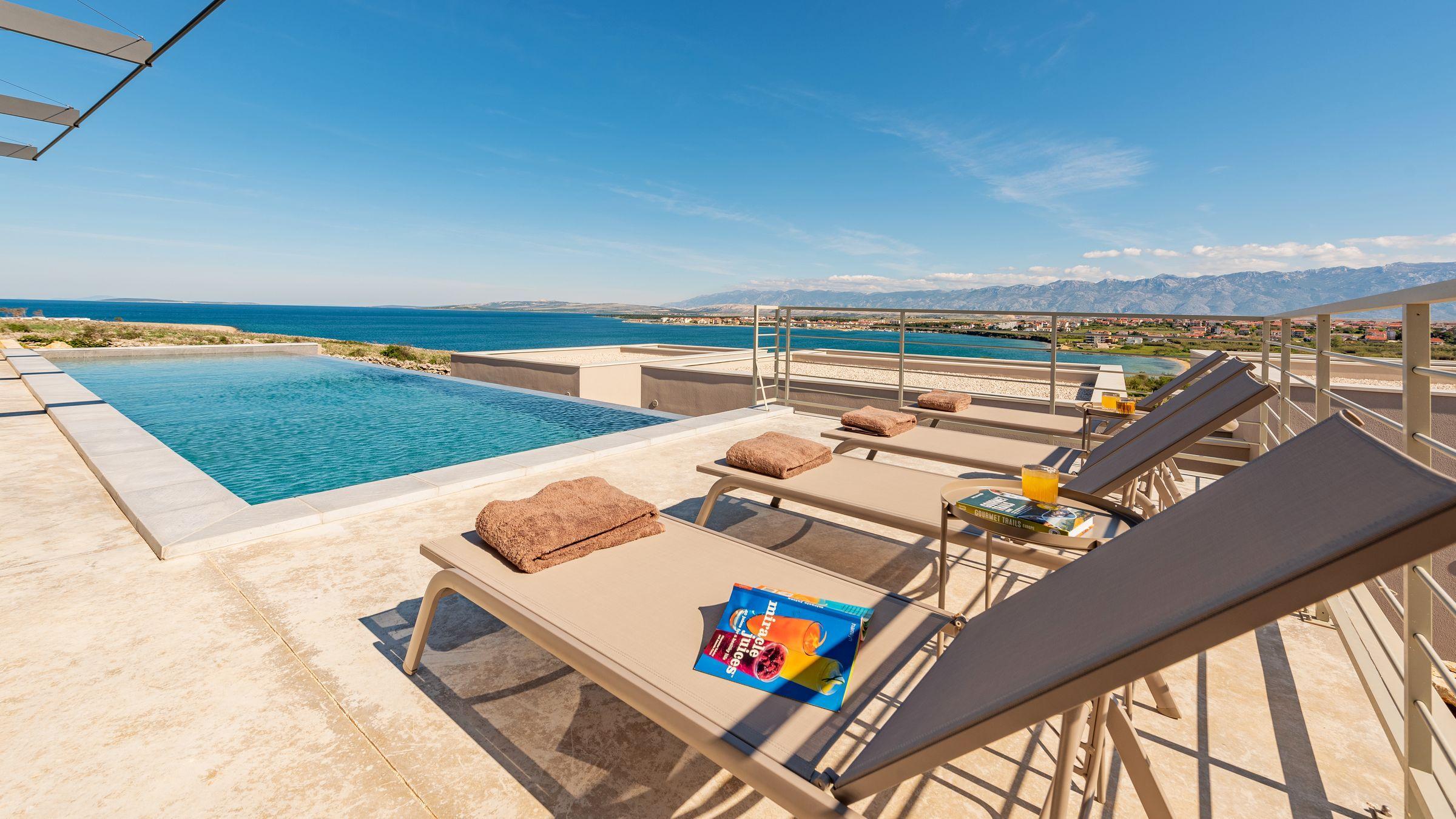 Villa mit Meerblick und Pool in unberührter Natur