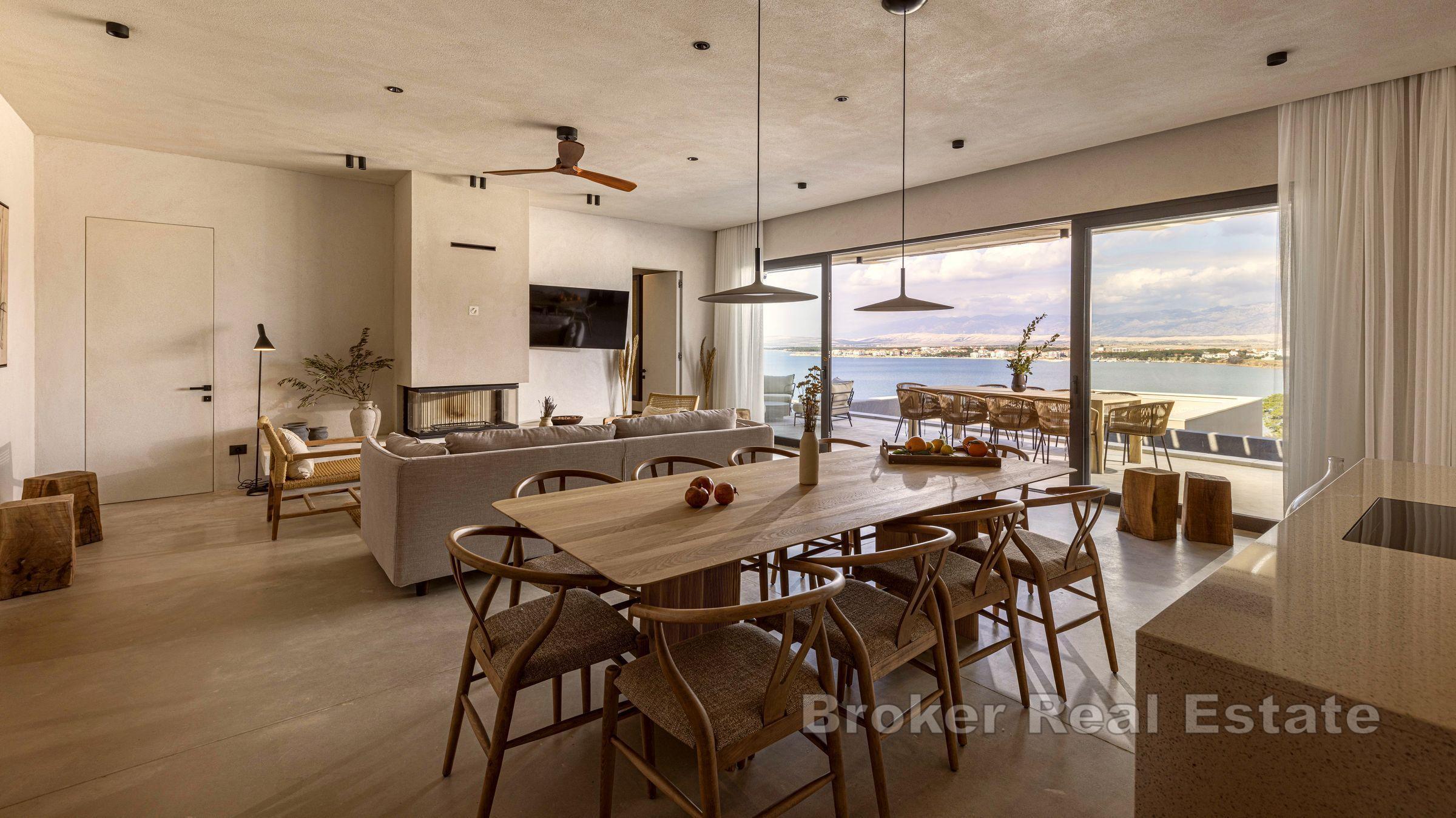 Villa med havutsikt og basseng i uberørt natur