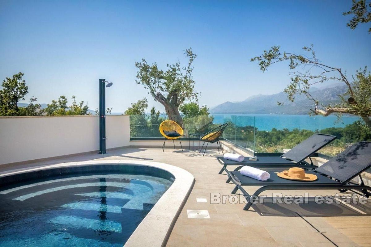 Maison moderne avec deux appartements près de la mer