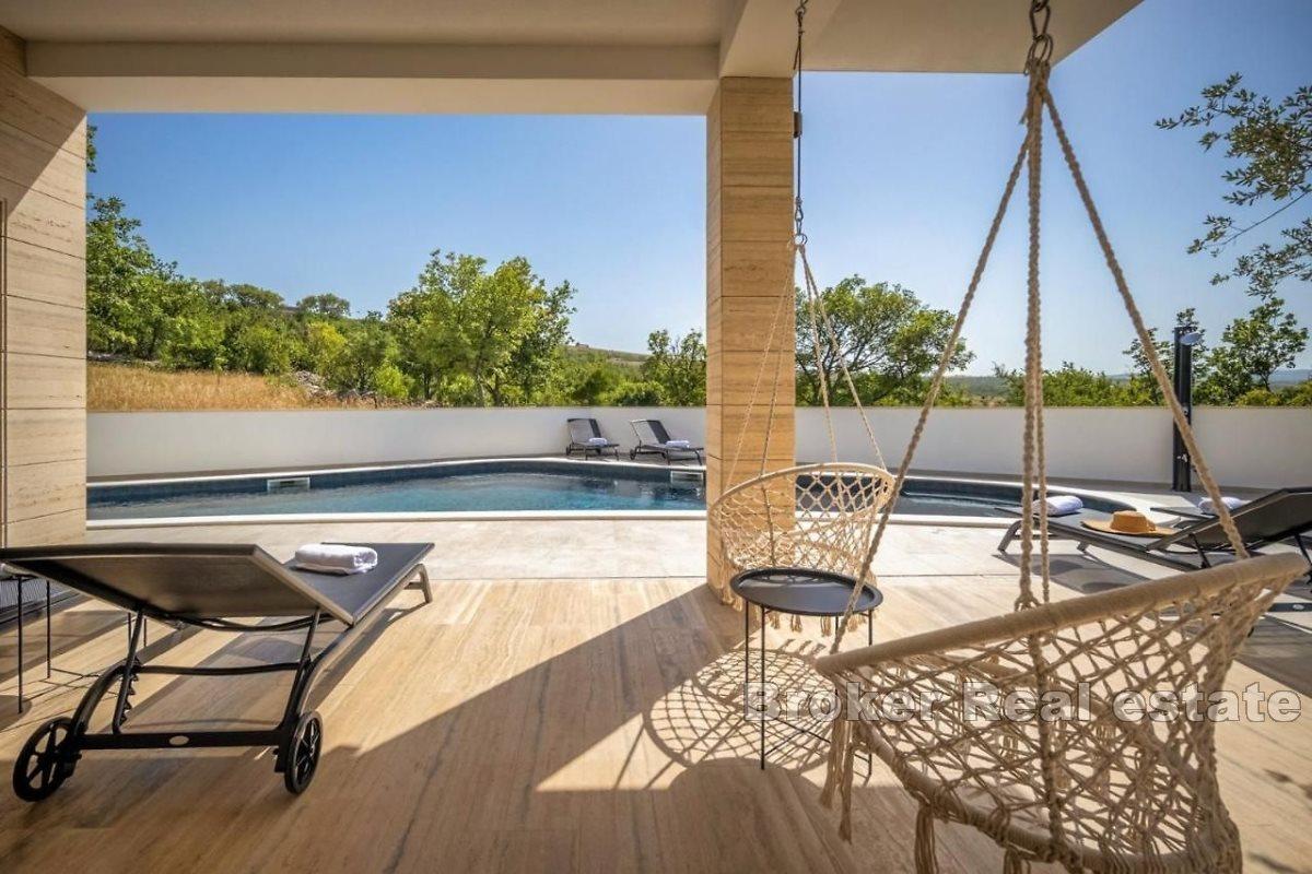 Maison moderne avec deux appartements près de la mer