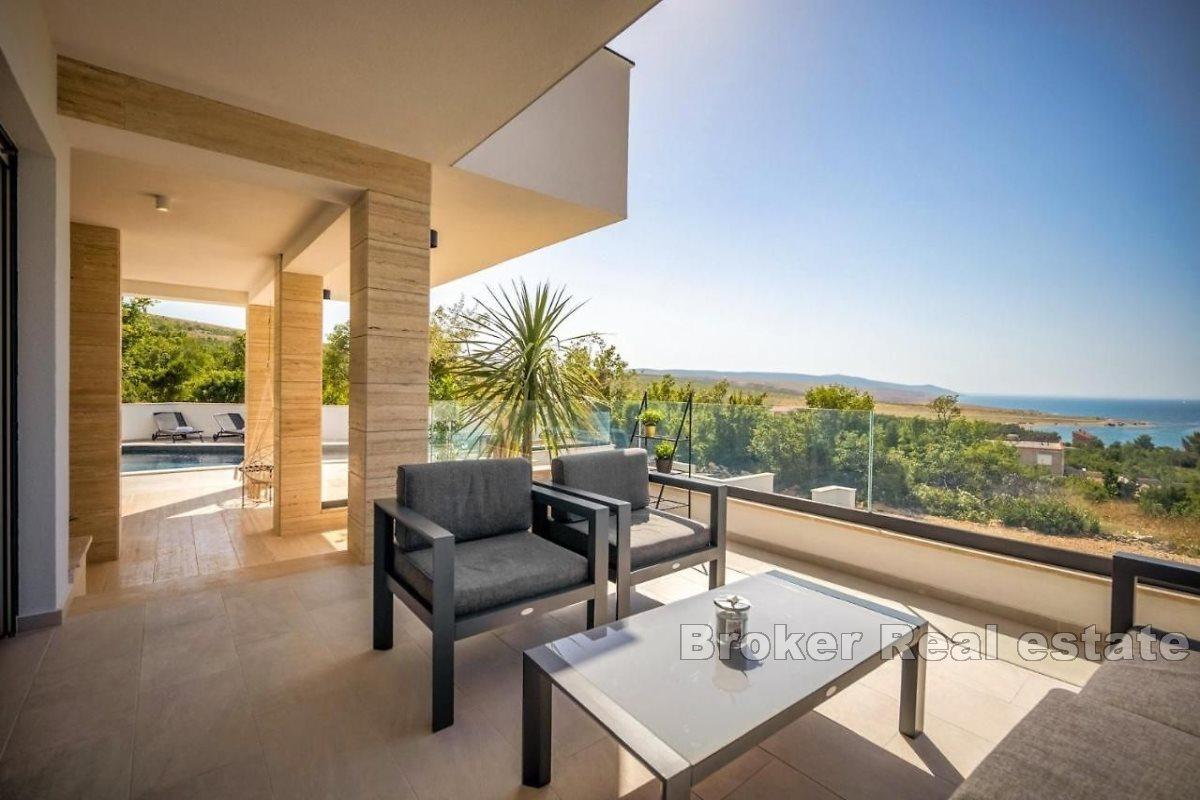 Maison moderne avec deux appartements près de la mer