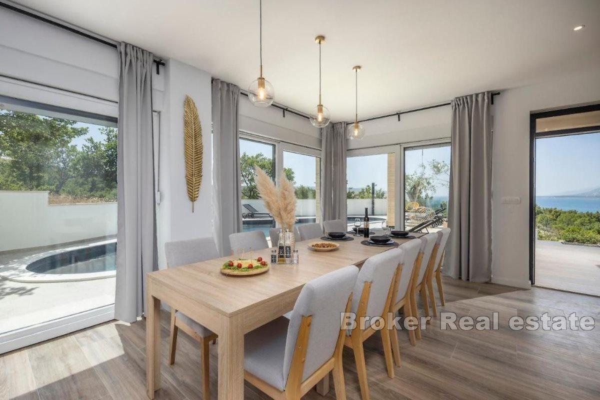 Maison moderne avec deux appartements près de la mer