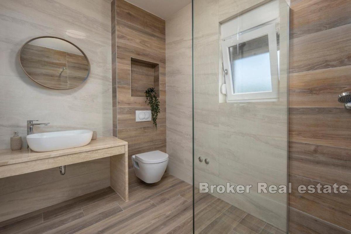 Nowoczesny dom z dwoma apartamentami blisko morza