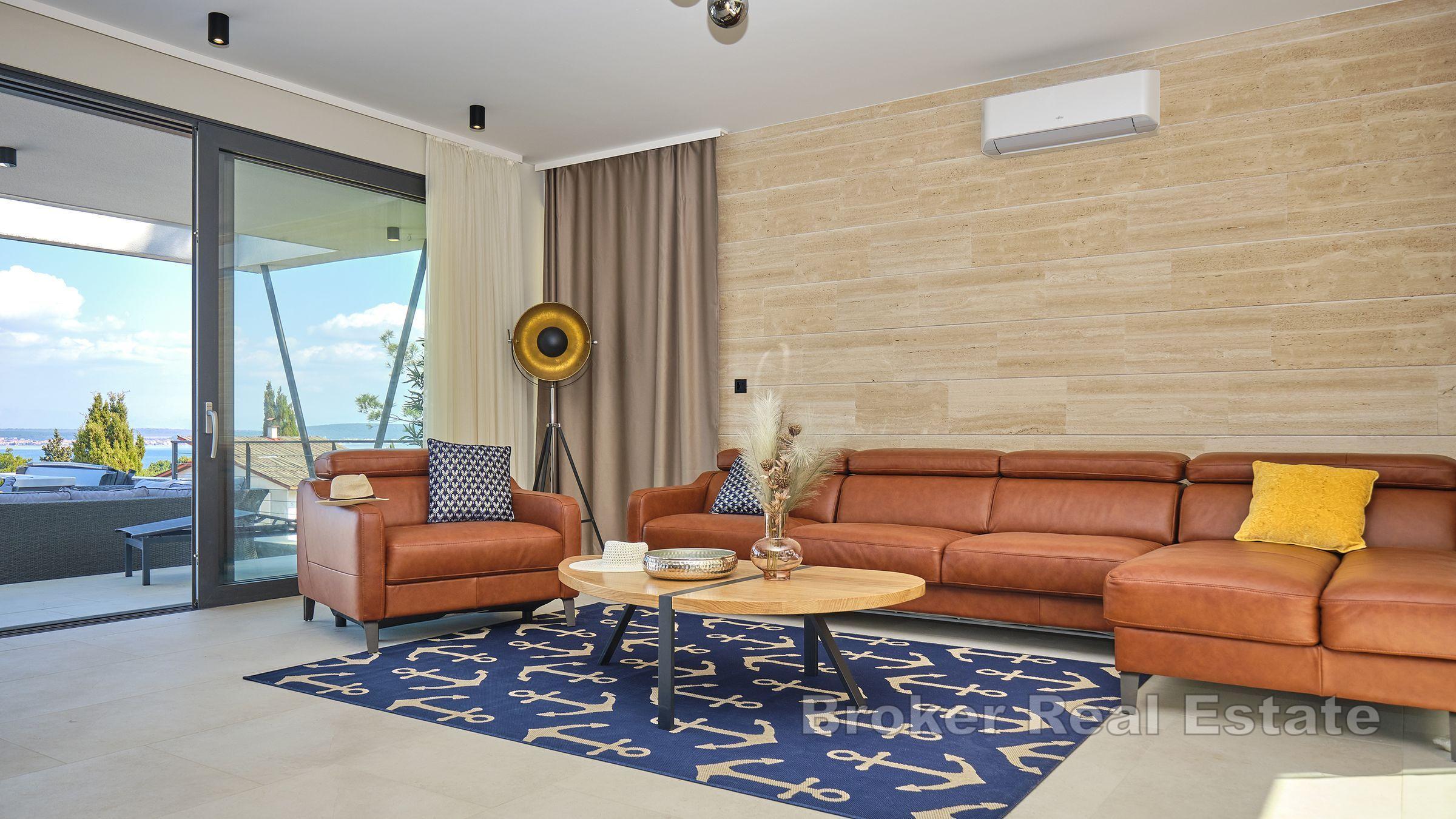 Moderne Villa mit Pool und Meerblick