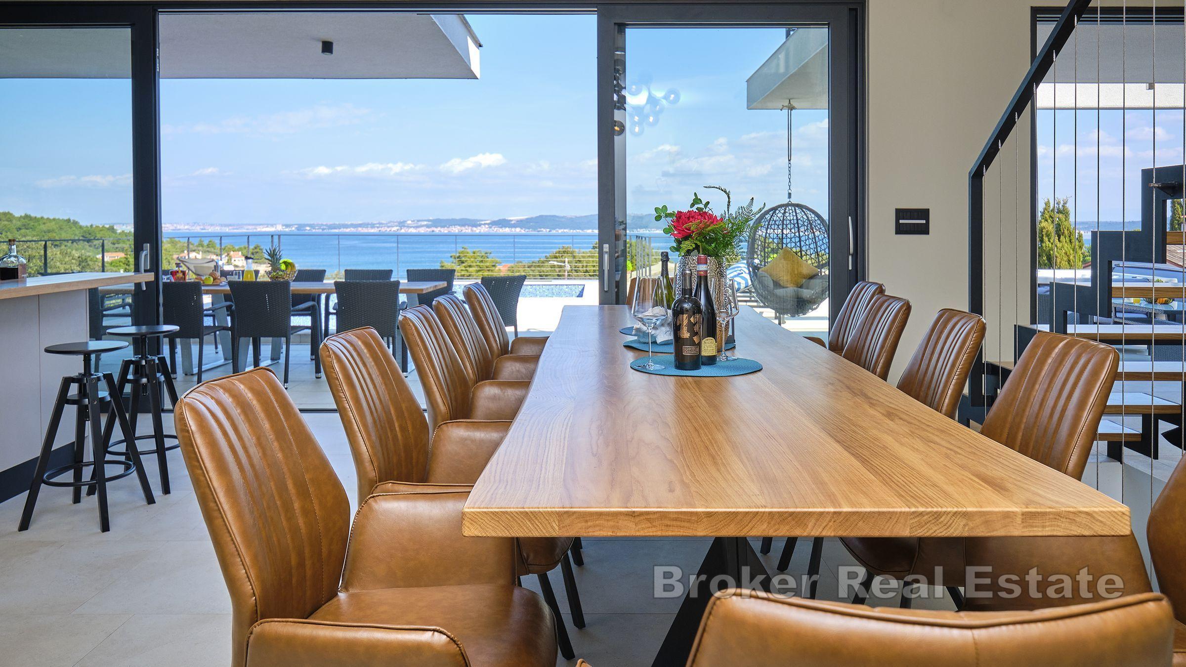 Moderne Villa mit Pool und Meerblick