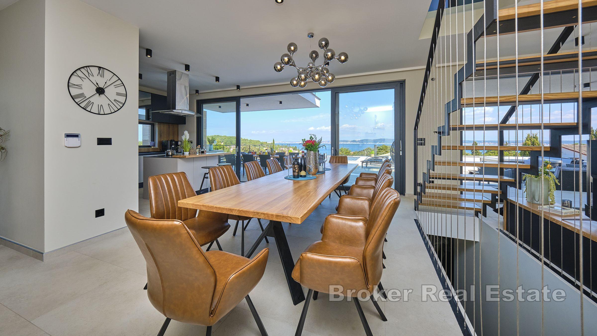 Moderne Villa mit Pool und Meerblick